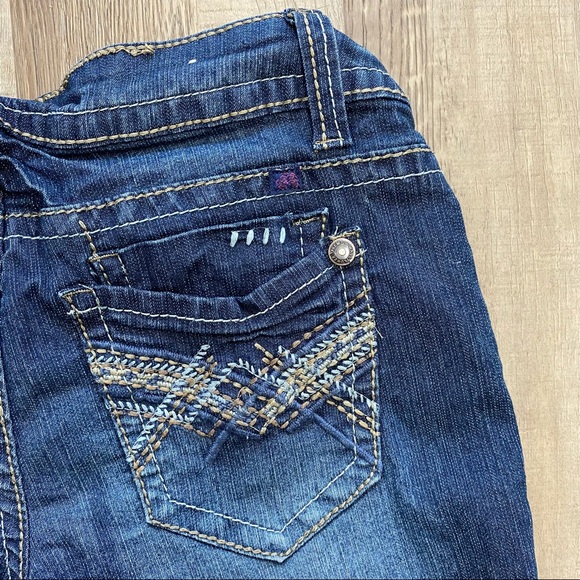 Wallflower Jean Shorts - Picture 4 of 5